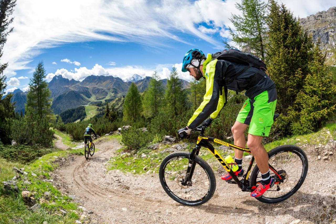 Bike Hotel Touring Gardone Riviera & Wellness Esterno foto