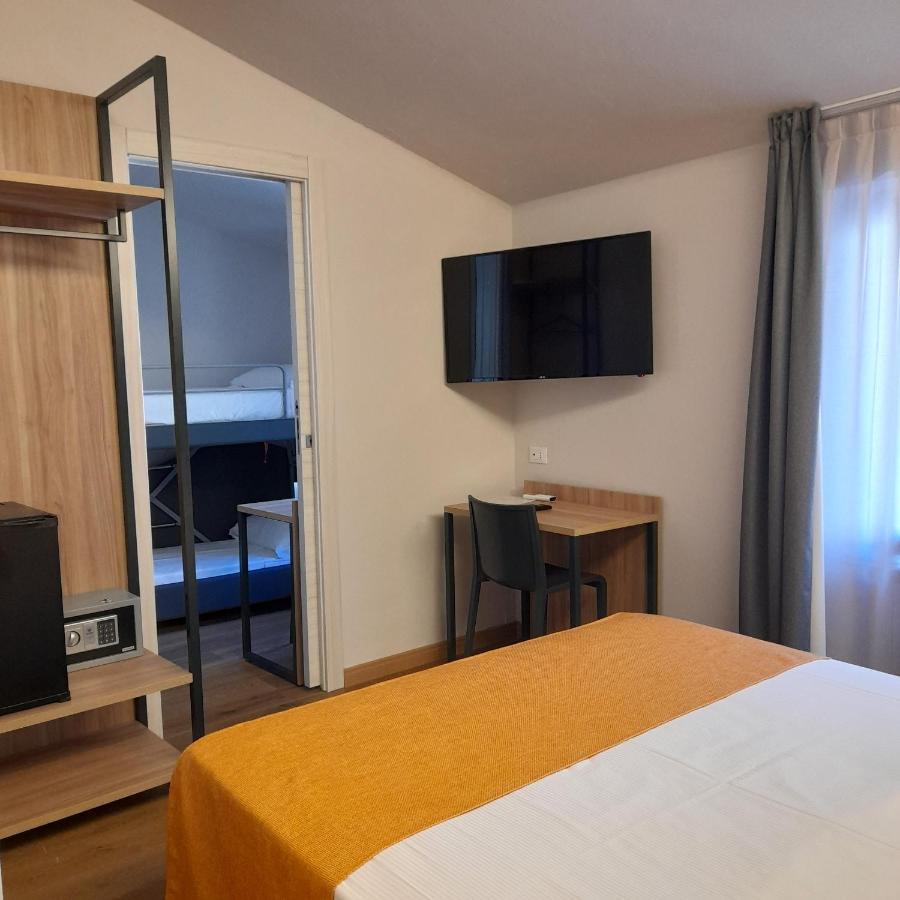 Bike Hotel Touring Gardone Riviera & Wellness Esterno foto