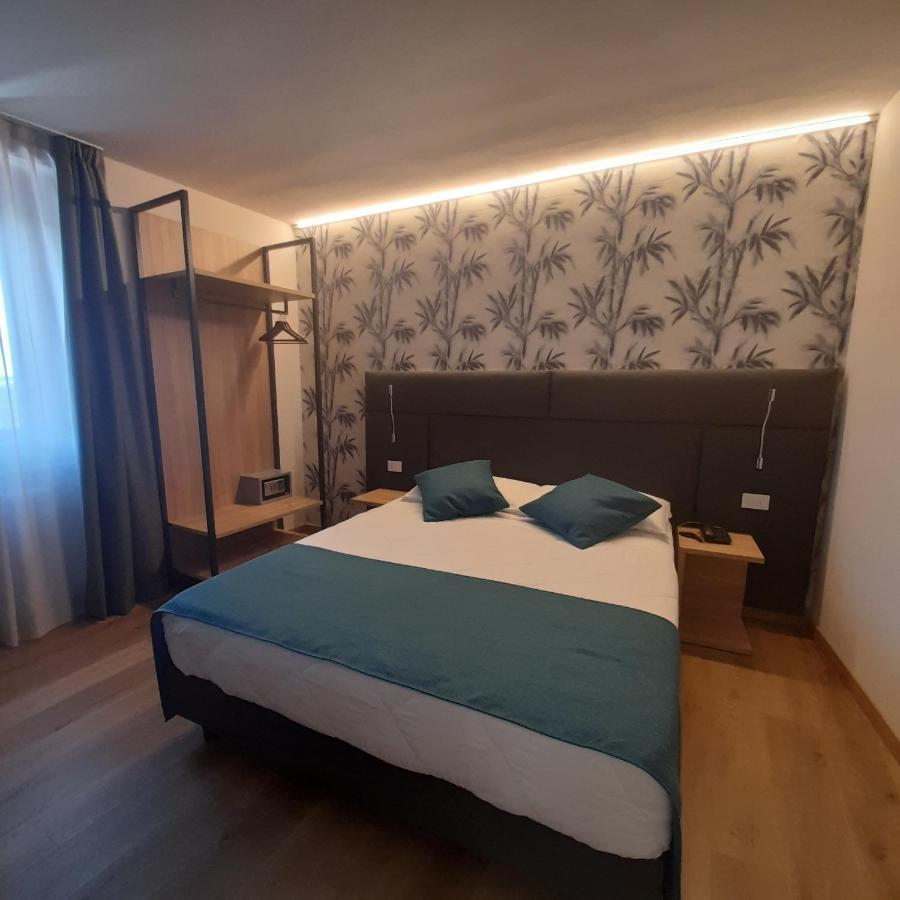 Bike Hotel Touring Gardone Riviera & Wellness Esterno foto