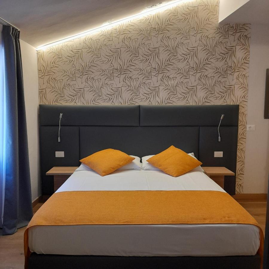 Bike Hotel Touring Gardone Riviera & Wellness Esterno foto