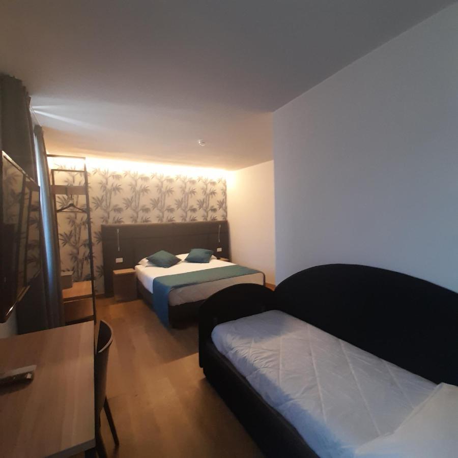 Bike Hotel Touring Gardone Riviera & Wellness Esterno foto