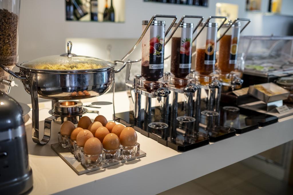 Bike Hotel Touring Gardone Riviera & Wellness Esterno foto