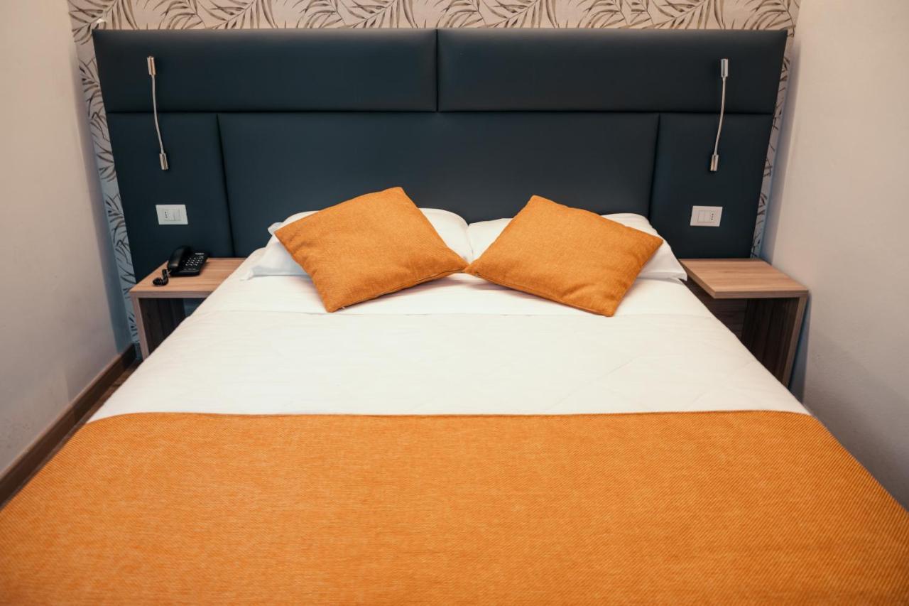 Bike Hotel Touring Gardone Riviera & Wellness Esterno foto