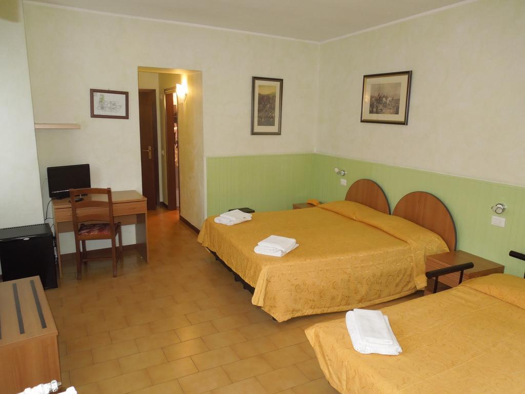 Bike Hotel Touring Gardone Riviera & Wellness Camera foto